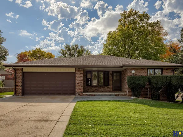 6701 Amhurst Dr, Lincoln, NE 68510