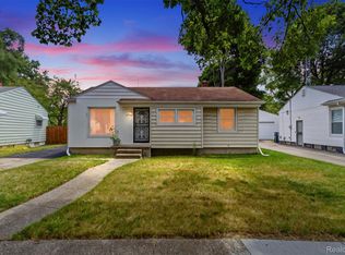 4722 Birchcrest Dr, Flint, MI 48504