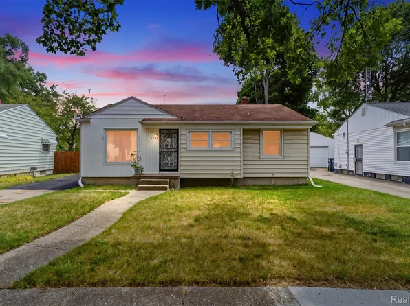 4722 Birchcrest Dr, Flint, MI 48504
