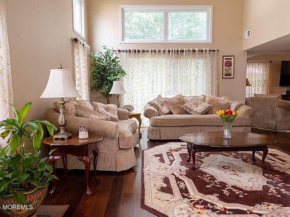 3rd image of 11 Walnut Drive