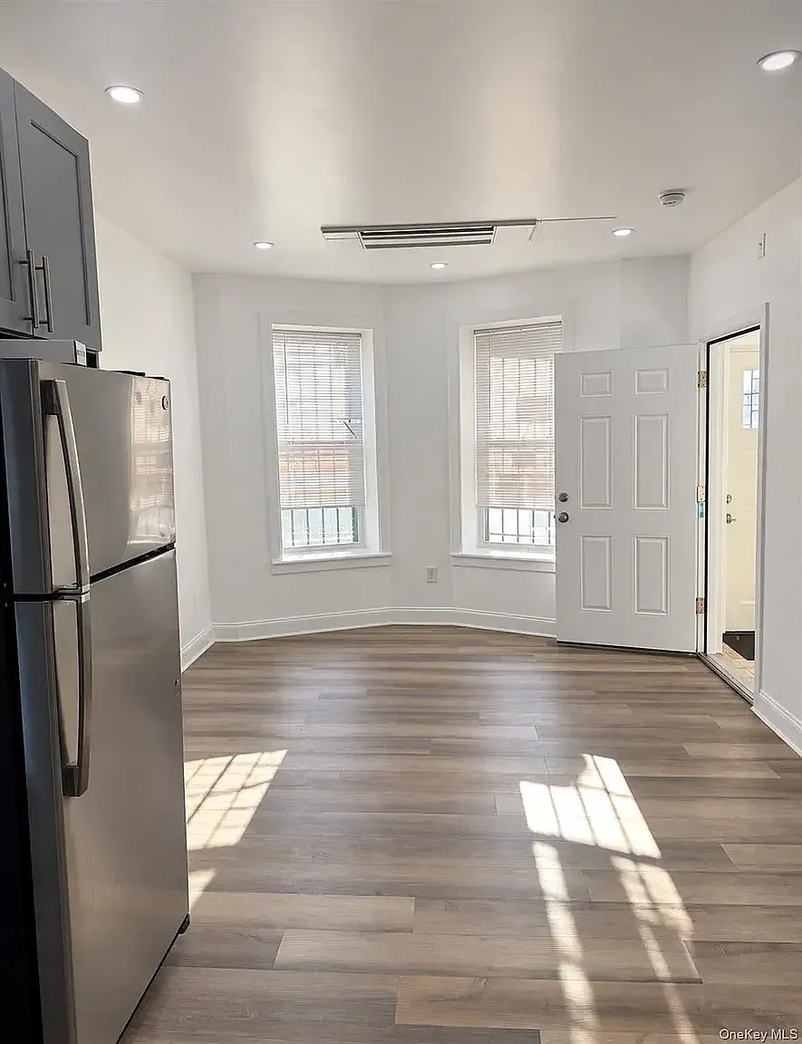 575 Barbey Street — Photo 2