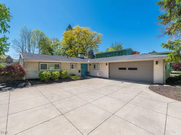 2757 Devon Hill Rd, Rocky River, OH 44116