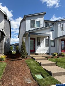 876 Sifuentez Ct, Woodburn, OR, 97071