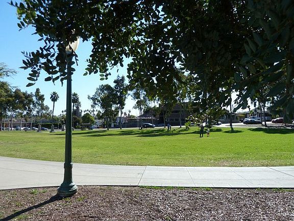 3rd image of 1918-20 Carmelina Dr
