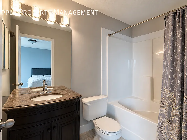 541 Citadel Meadow Bay NW #UPPER — Photo 15