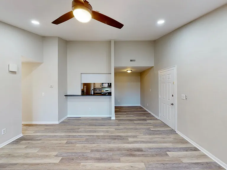 9617 Vinca Cir #G — Photo 11