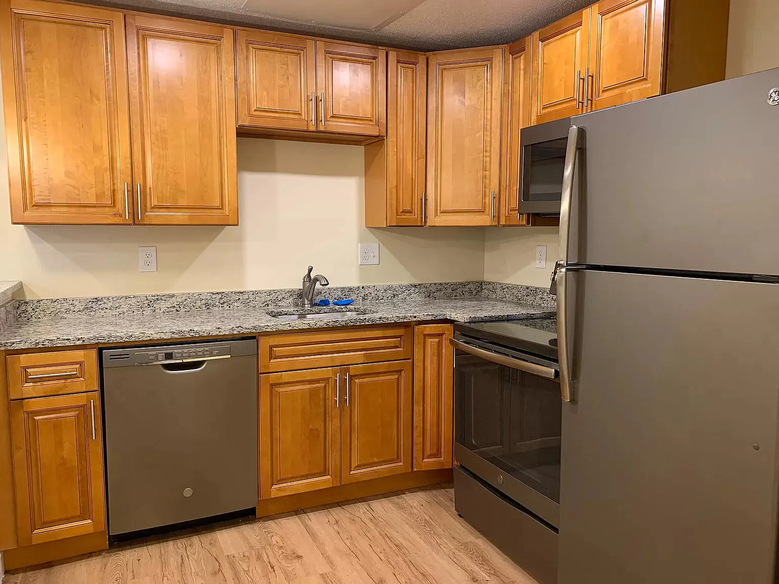 Essex Apartments — Photo 3