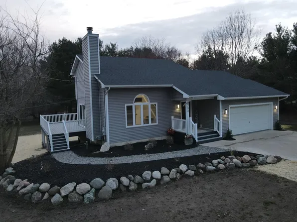 8788 Woodbury Rd, Laingsburg, MI 48848