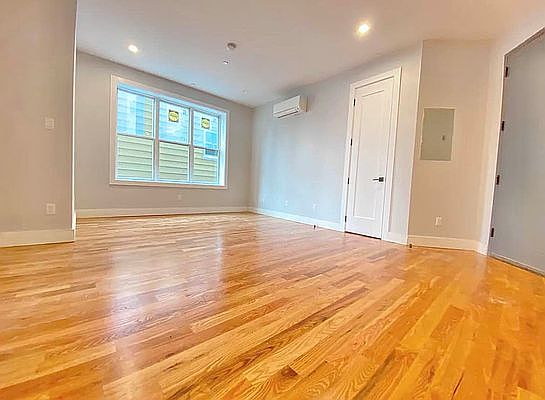 4th image of 2266 Pacific St #3R