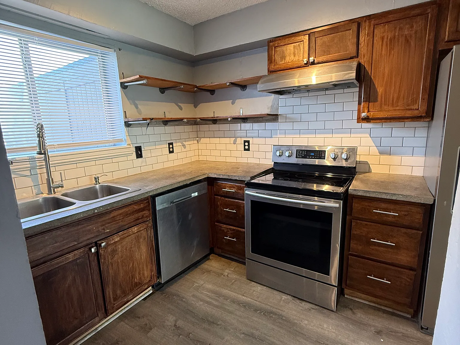 3 bed, 1200 sqft, $1,299 — Photo 3
