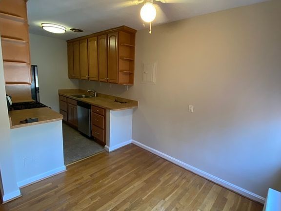 3rd image of 5112 Macarthur Blvd NW APT 309