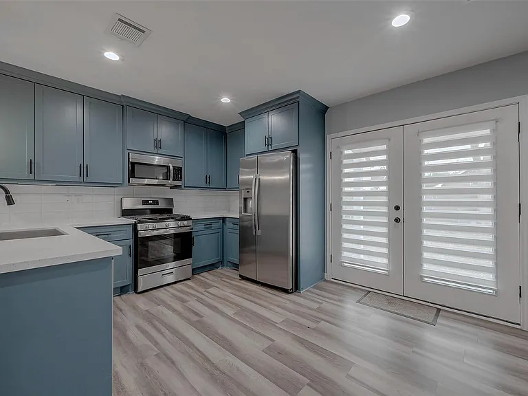 6322 Victoria St — Photo 8