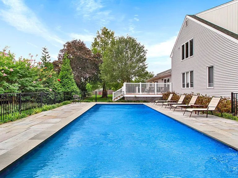 26 Long Springs Rd — Photo 1