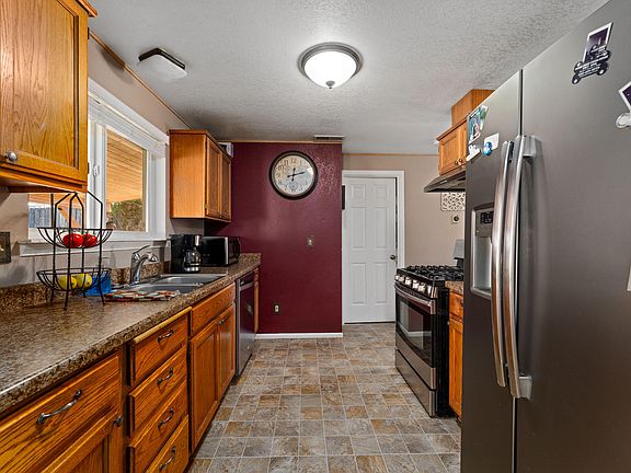 5th image of 230 W Park St