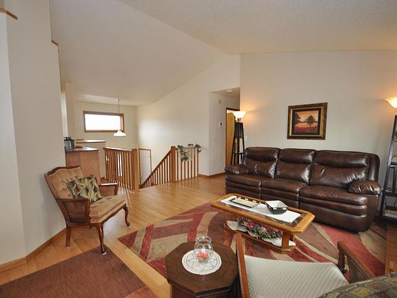5th image of 918 Sommerset Blvd