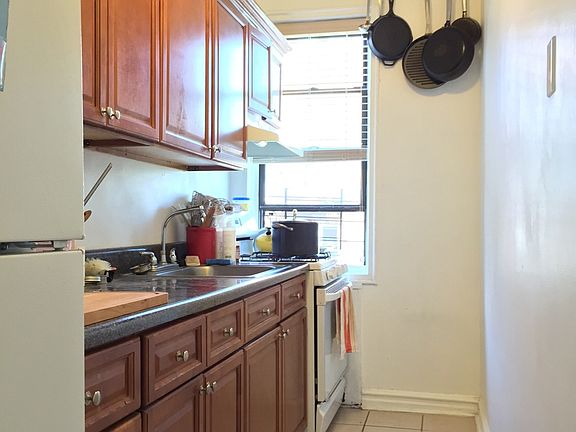 2nd image of 385 E 18th St APT 5L