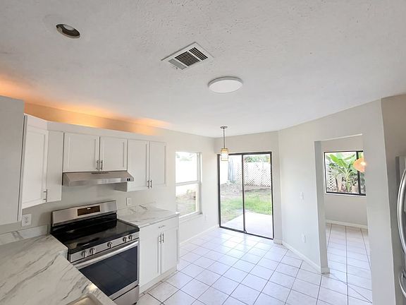 3rd image of 145 Coralwood Cir