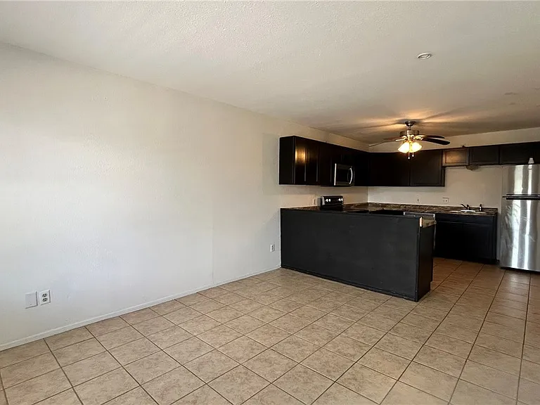 1004 Austin St #9 — Photo 3