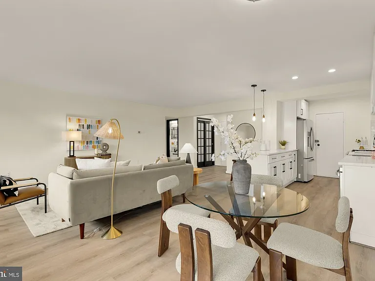 4201 Cathedral Ave NW #1009 — Photo 2