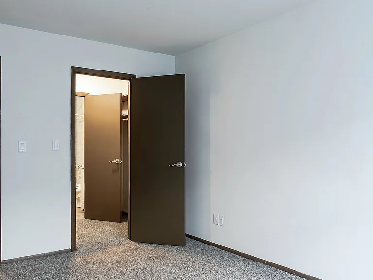 1 Bedroom - Renovated