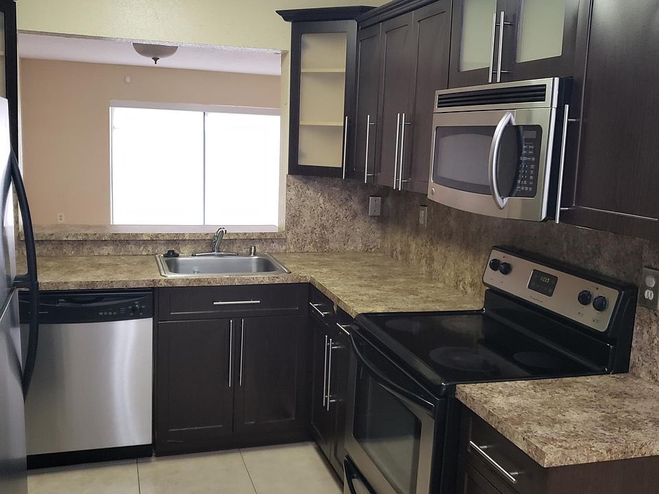 1st image of 9455 Palm Cir N