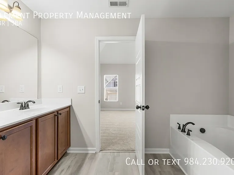 240 Quailwood Dr — Photo 24