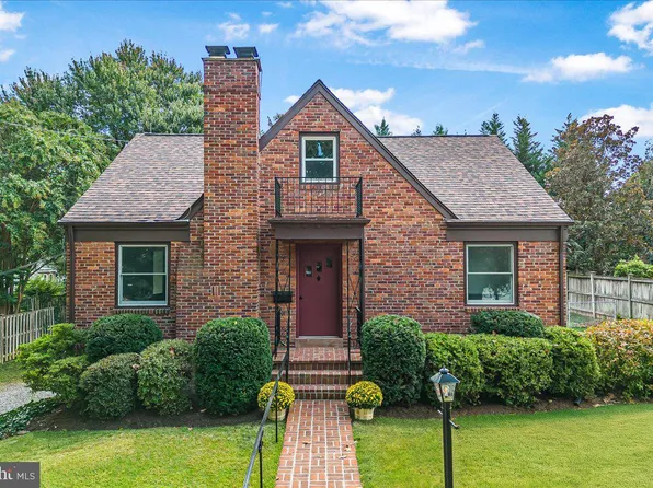 1902 Rookwood Rd, Silver Spring, MD 20910