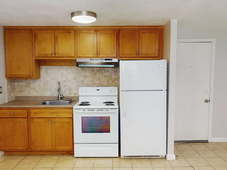 107 Oak Ln #3 — Photo 2