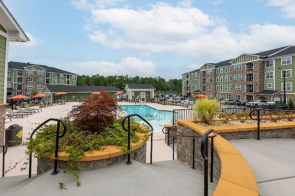 Foxwood Apartments — Photo 13