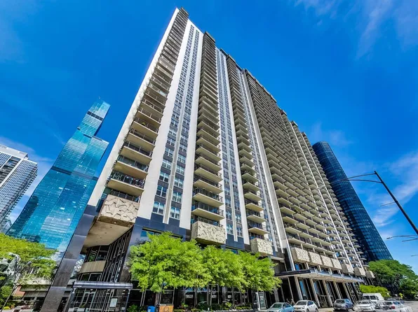 400 E Randolph St APT 3327, Chicago, IL 60601