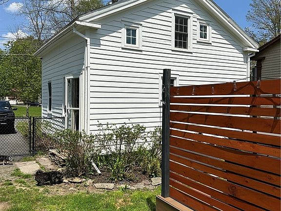 4th image of 30 Maple St
