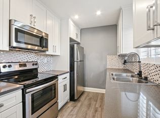 12100 Valley Spring Ln APT 301, Studio City, CA 91604