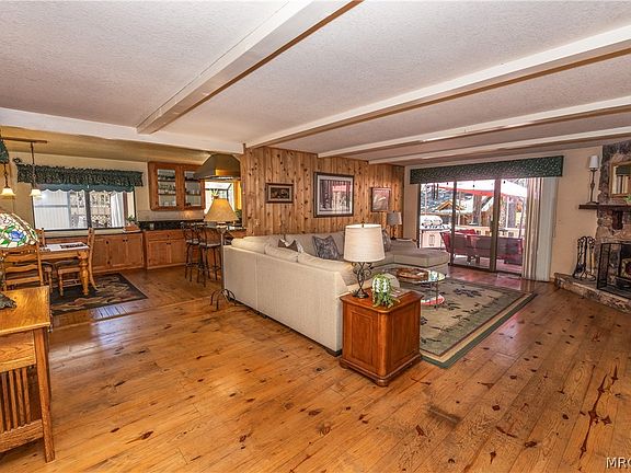 4th image of 450 Crystal Lake Rd