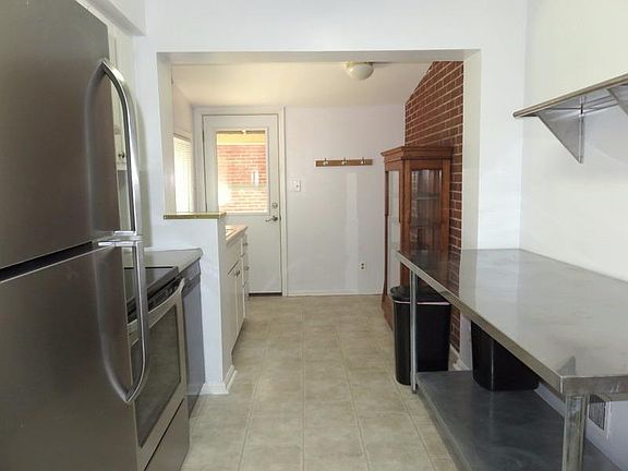3rd image of 6533 Glade Ave