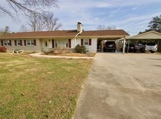 3849 Cash Dr, Winston Salem, NC 27107