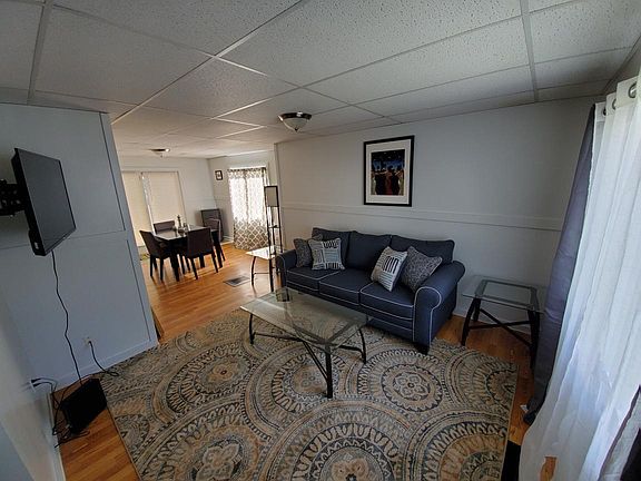 3rd image of 113 Pearl St