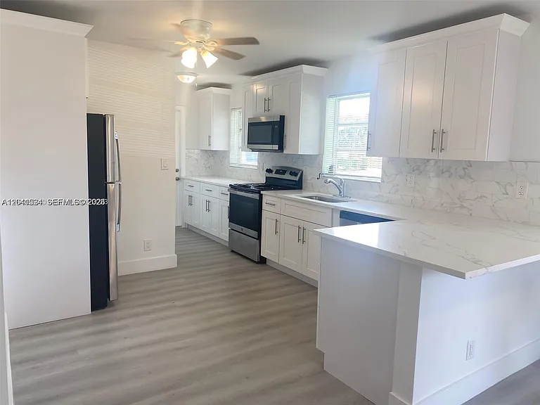 1005 NE 2nd St #1 — Photo 8