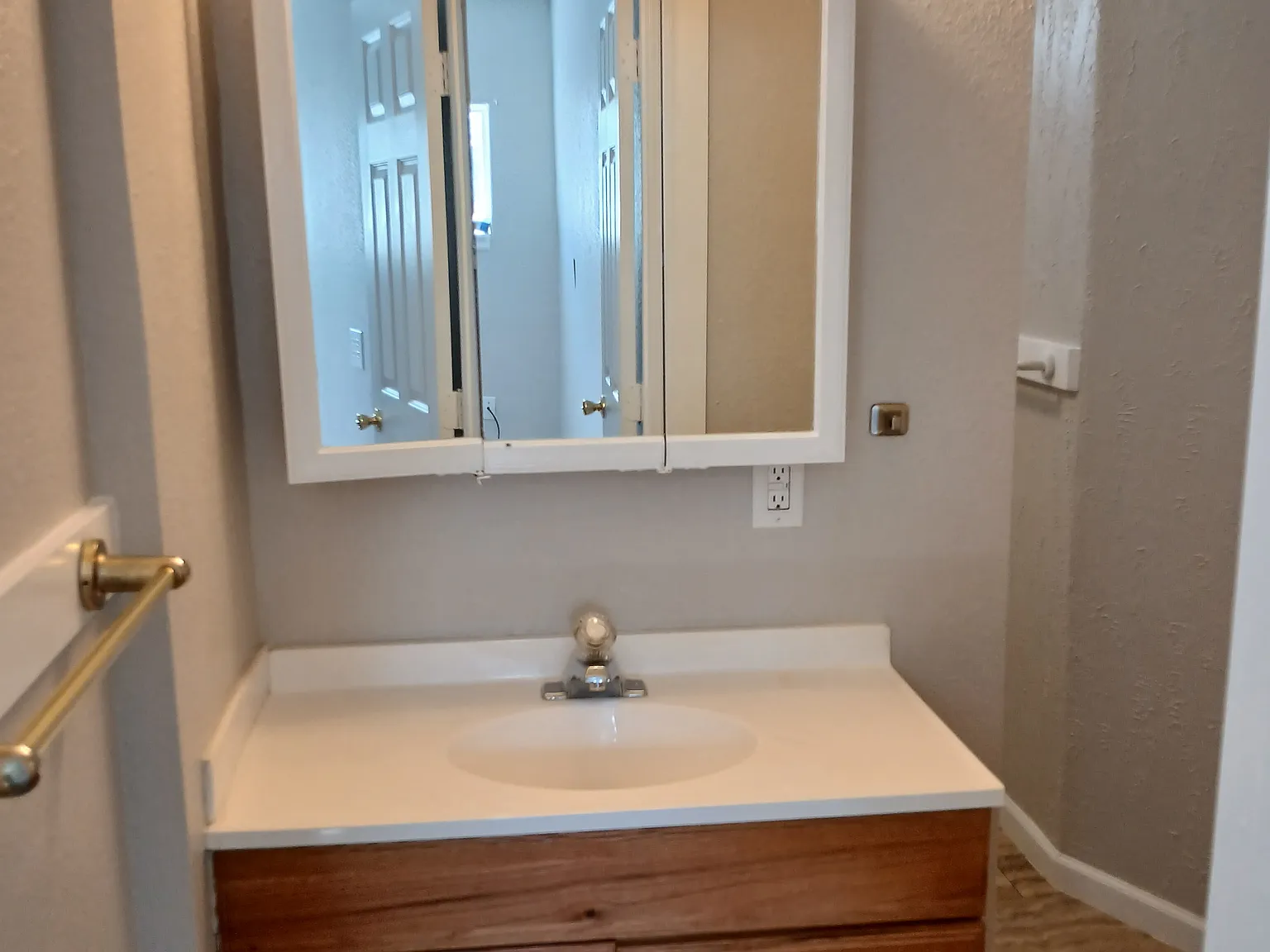 1107 Agate Pl — Photo 2