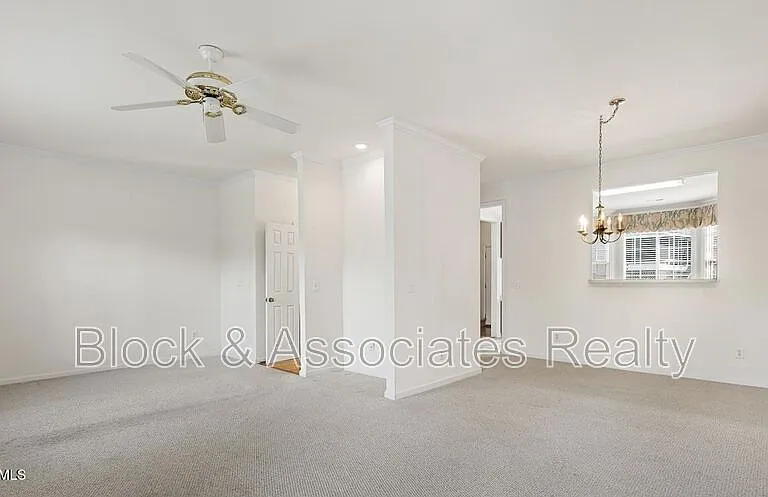 304 Nottinghill Walk — Photo 8