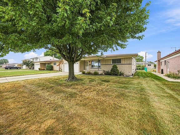 3rd image of 3915 Nowak Dr
