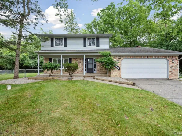 6301 McKenzie Cir, Flint, MI 48507