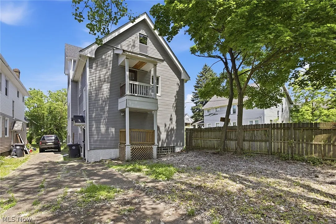 2 bed, 1.0 bath, $1,250 — Photo 2