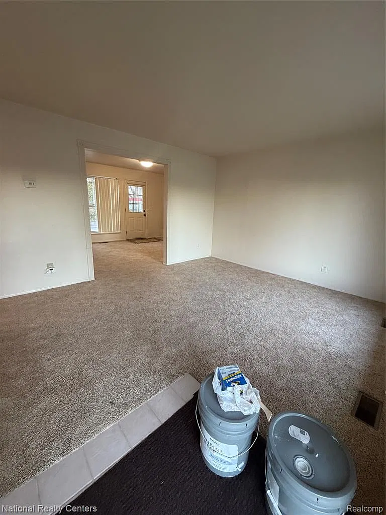 3 bed, 1.0 bath, 1075 sqft, $1,700 — Photo 2