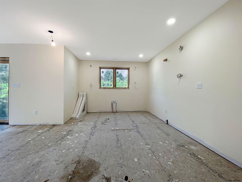 5th image of 303 WEST Avenue