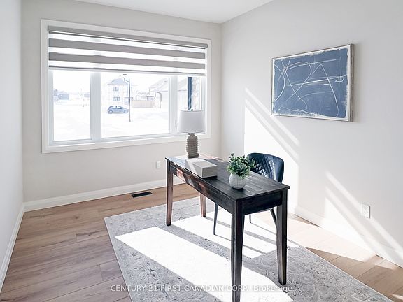 4th image of 32 Postma Cres #11