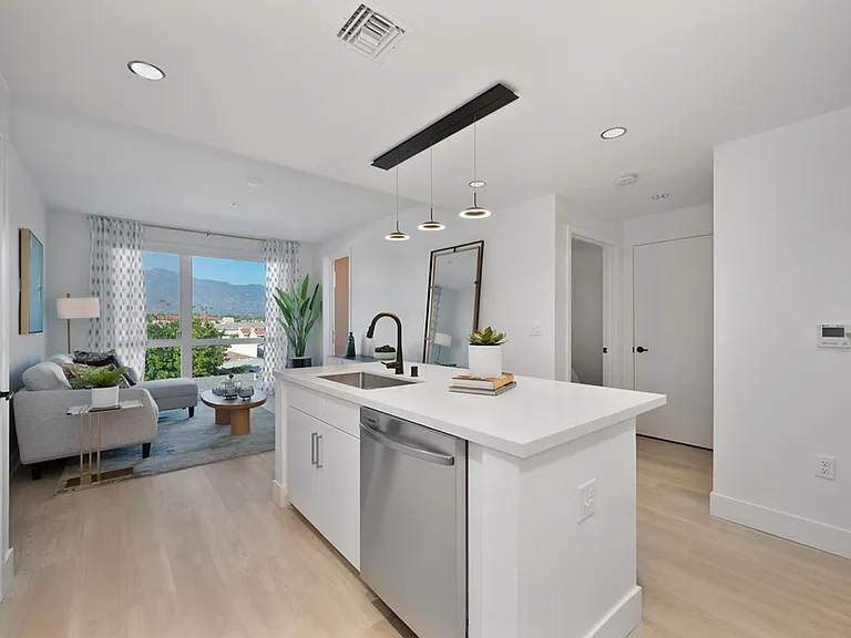 Begonia Place Luxury Apartments — Photo 85