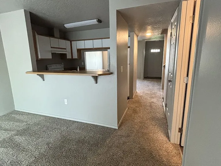 3015 W Stewart Ave — Photo 5