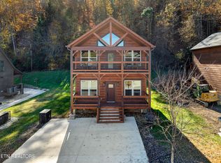 3131 Cherokee Valley Dr, Pigeon Forge, TN 37862