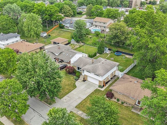 3rd image of 6957 Greenbriar Dr