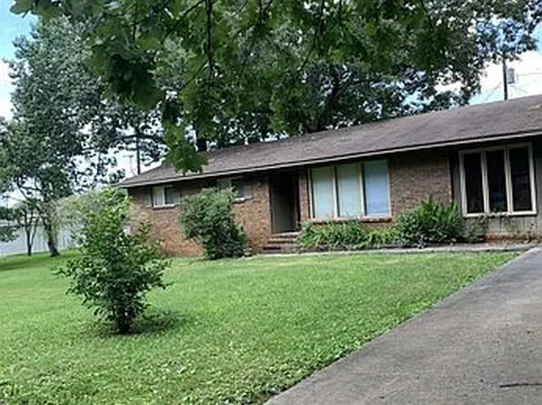 1900 Pinehurst St SW, Hartselle, AL 35640